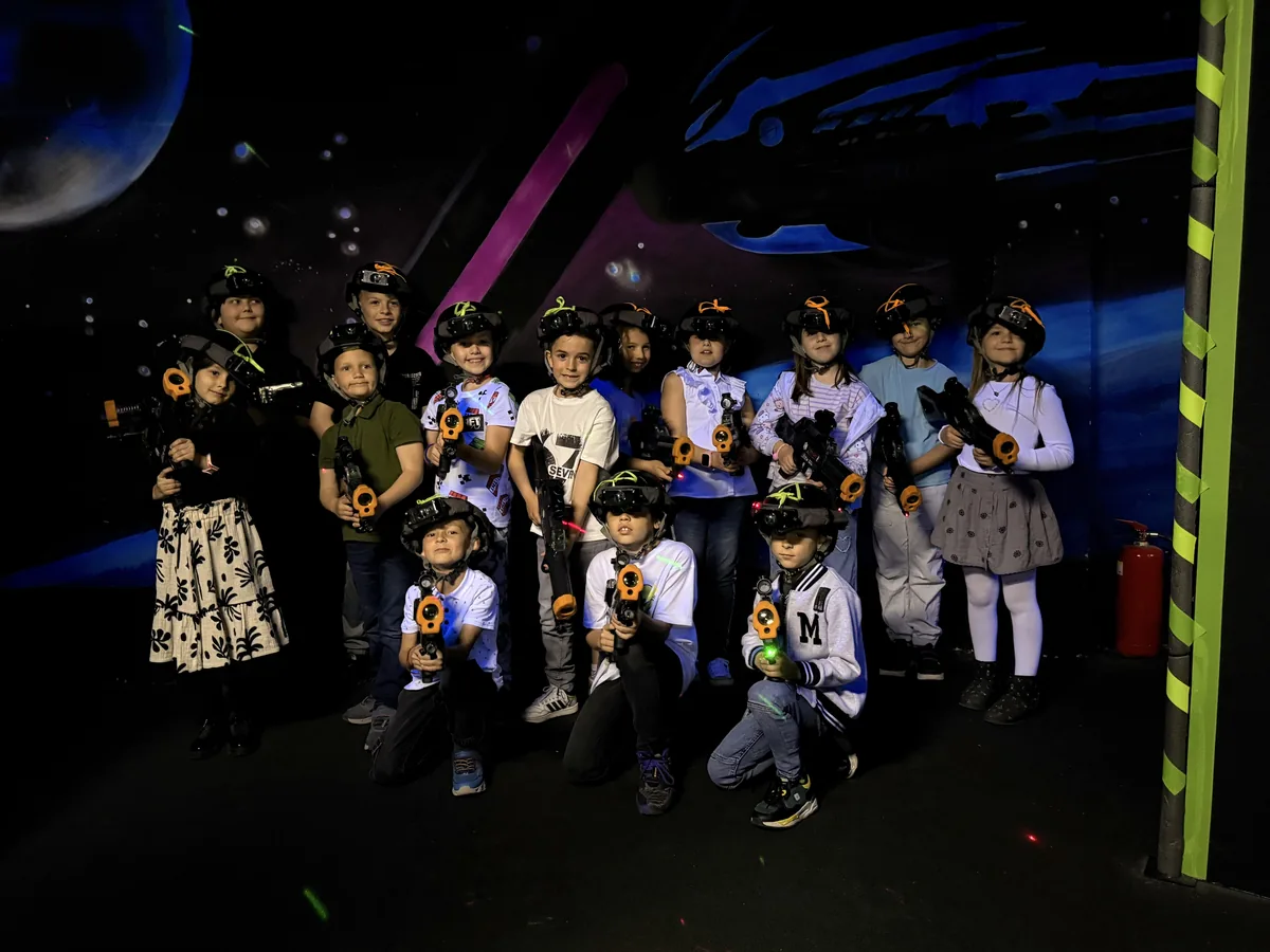 Ekipa pred galaksiju